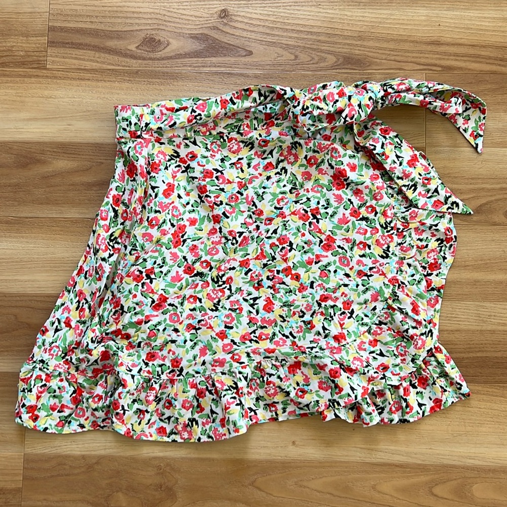 Urban outfitters Floral wrap skirt  size M. Like New !